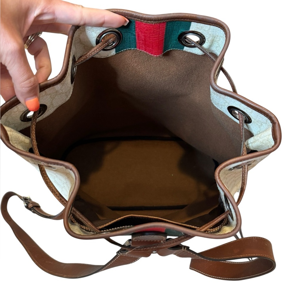 ✨🛍️ Gucci White GG Supreme Sherry Line Backpack - Picture 3 of 3